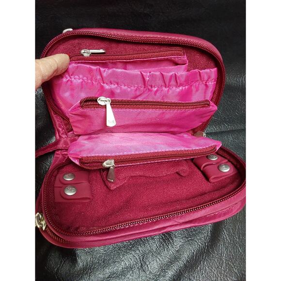 NEW Lug Flipper Jewelry Clutch Quilted Burgandy Travels Wristlet Zip Around - Picture 5 of 6